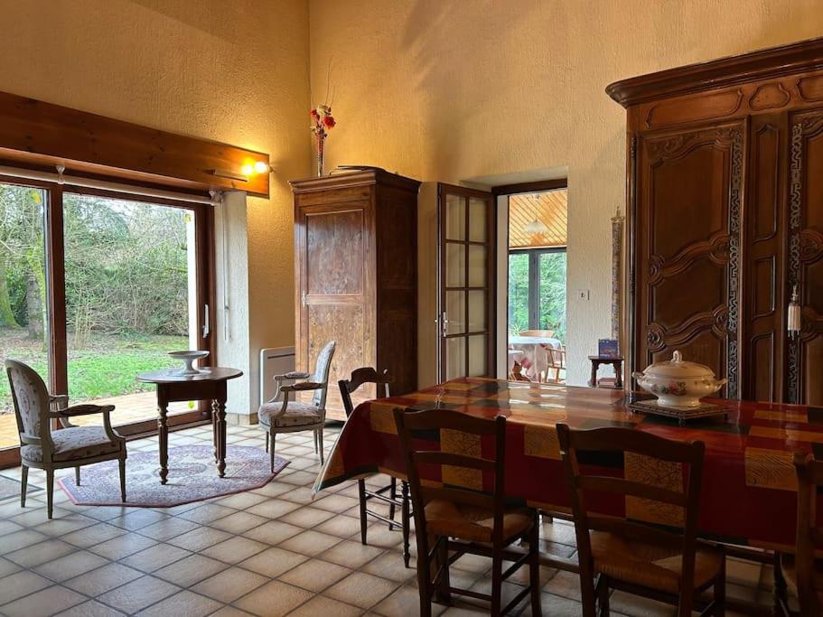 Secondigny Maison Paisible Avec Lac Prive מראה חיצוני תמונה